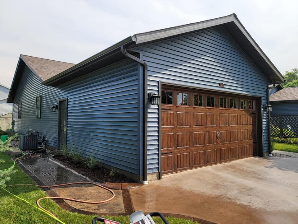 Professional House Washing completed on this Duplex in Marshfield, WI